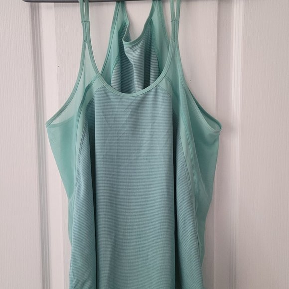 Lululemon Run off Route Tank, size 8 - Picture 2 of 3